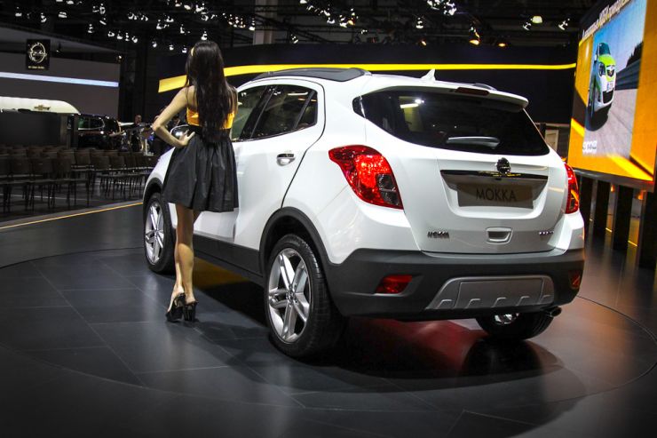 Компактный кроссвер Opel Mokka. Москва 2012