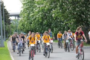 Участники велопарада Let's bike it!