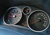 Дизайн Astra похож на дизайн других “опелей“, но это тот случай как “одинаковость“ никак не является недостатком